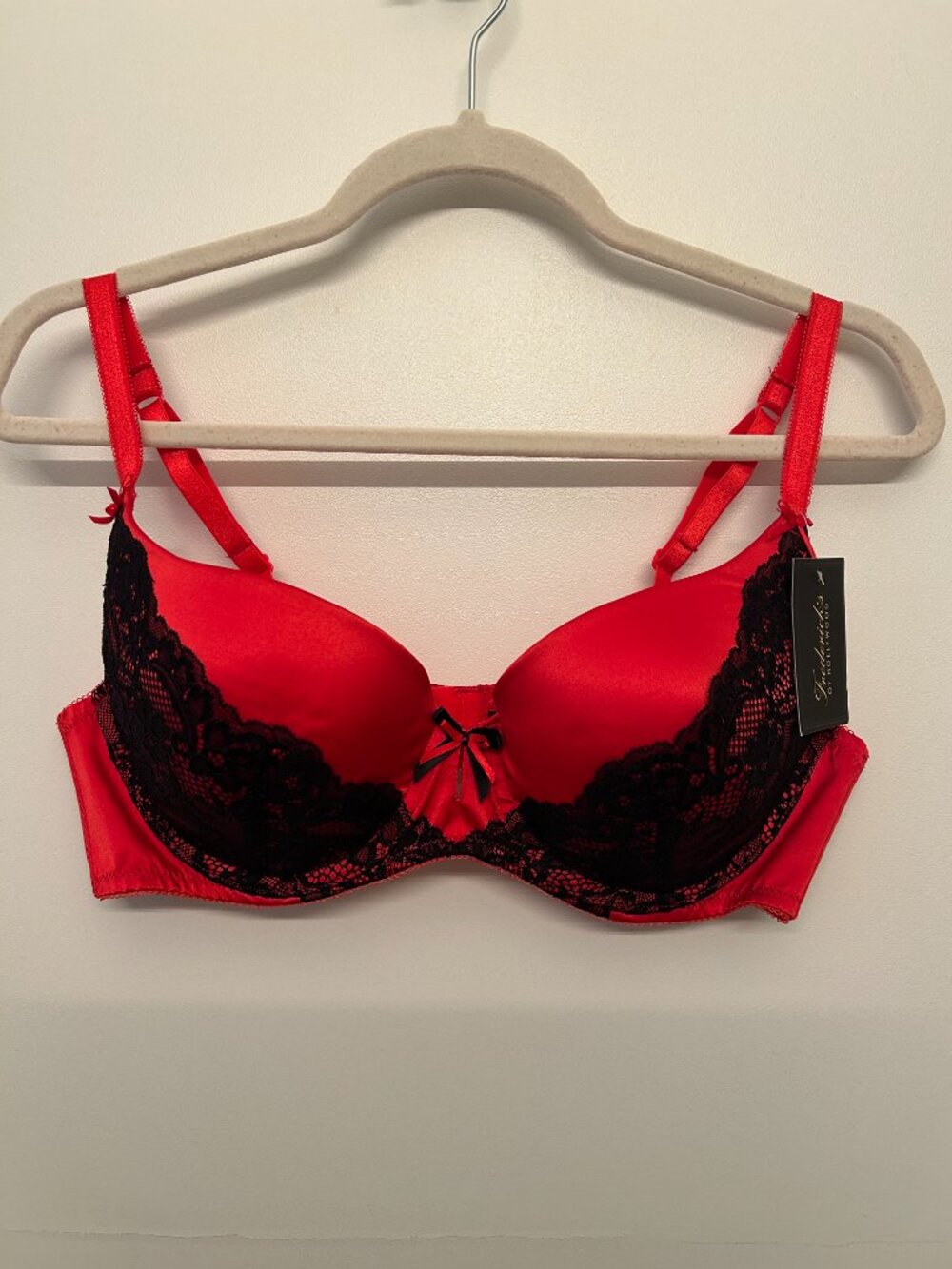 Fredricks of Hollywood Red & Black 40C Bra. NWT